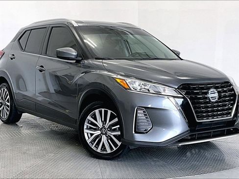 Used 2023 Nissan Kicks SV FWD image 11