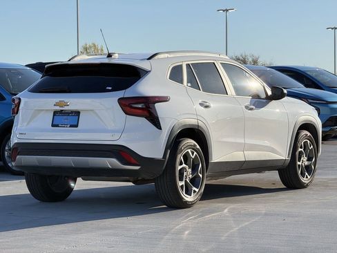 Used 2025 Chevrolet Trax LT image 5