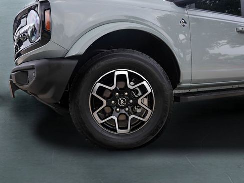 Used 2024 Ford Bronco Outer Banks AWD/4WD image 4