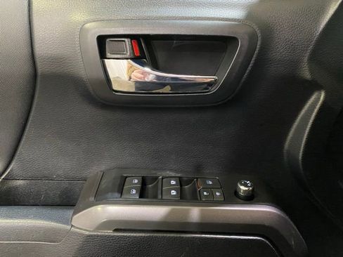 Certified 2018 Toyota Tacoma TRD Off-Road image 13