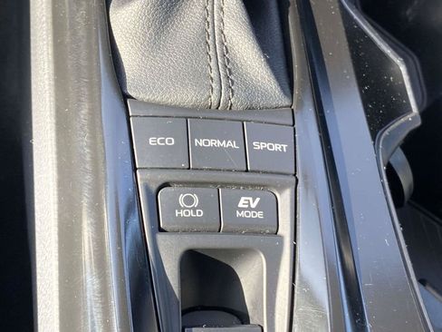 Used 2025 Toyota Camry SE w/ Convenience Package FWD image 29