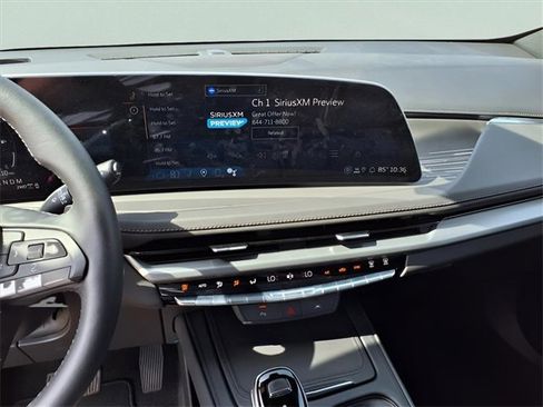 Used 2025 Cadillac XT4 Premium Luxury image 11