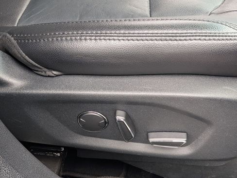 Used 2018 Ford Explorer XLT w/ Equipment Group 202A FWD image 38