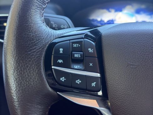 Used 2022 Ford Explorer King Ranch w/ Technology Package image 15