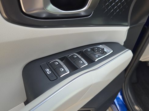 Certified 2023 Kia Sorento S w/ Panoramic Sunroof Package image 18