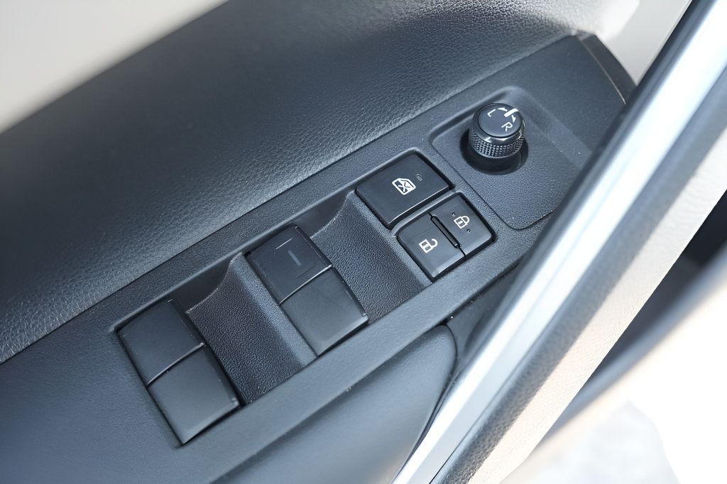 Used 2023 Toyota Corolla Cross L AWD/4WD image 19