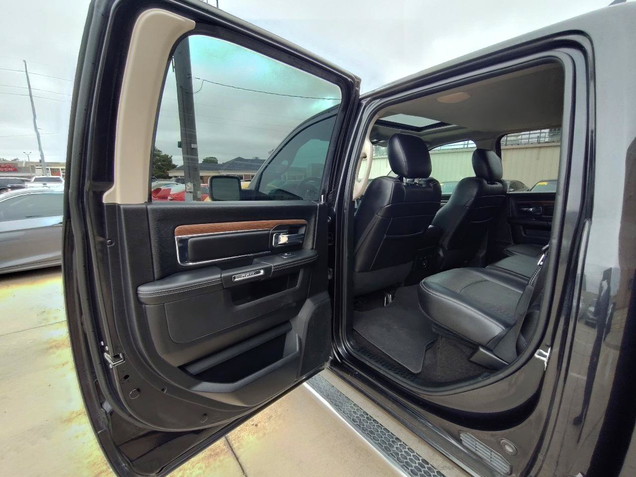 Used 2017 RAM 1500 Laramie w/ Convenience Group AWD/4WD image 35
