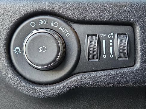 Used 2022 Chrysler Pacifica Touring image 22