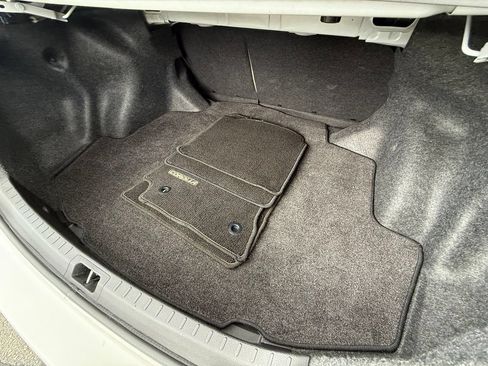 Used 2017 Toyota Corolla LE w/ Carpet Mat Package (TMS) FWD image 33