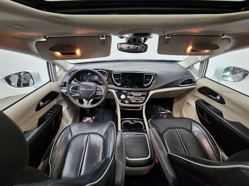 Used 2022 Chrysler Pacifica Limited FWD image 25