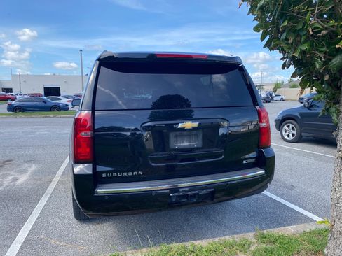 Used 2018 Chevrolet Suburban Premier AWD/4WD image 9