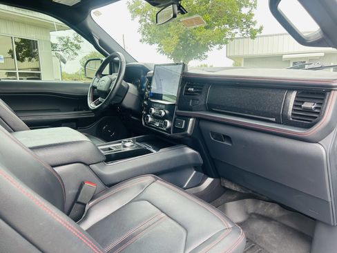 Used 2023 Ford Expedition Limited RWD image 12