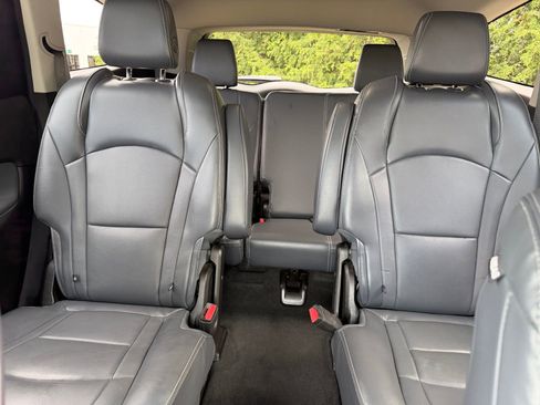 Used 2018 Buick Enclave Premium FWD image 3