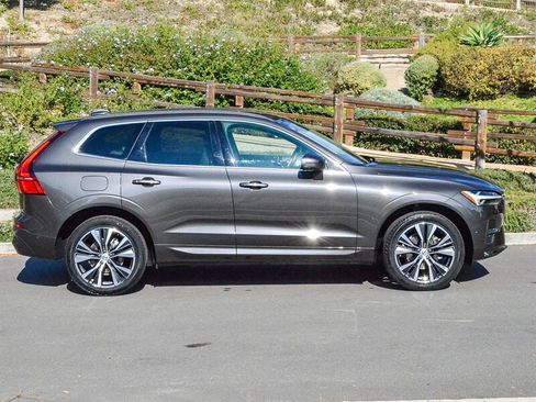 Used 2022 Volvo XC60 B5 Momentum w/ Advanced Package image 7