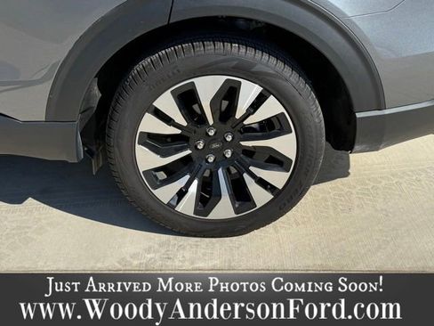 Used 2026 Ford Explorer Platinum w/ LUX Leather Package AWD/4WD image 4