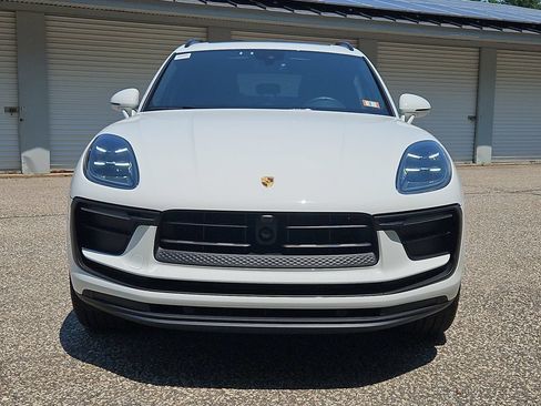 Certified 2026 Porsche Macan AWD/4WD image 10