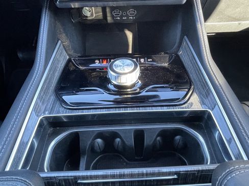 Used 2022 Jeep Wagoneer Series II image 29