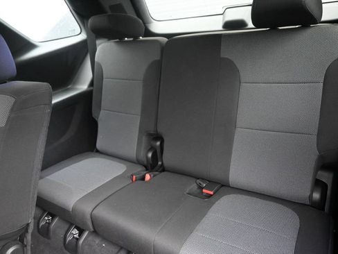 Used 2023 Chevrolet Traverse LT FWD image 15