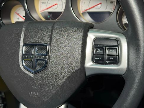 Used 2011 Dodge Challenger image 30