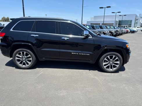 Used 2018 Jeep Grand Cherokee Overland RWD image 14