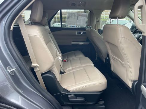 Used 2022 Ford Explorer XLT w/ Equipment Group 202A image 17