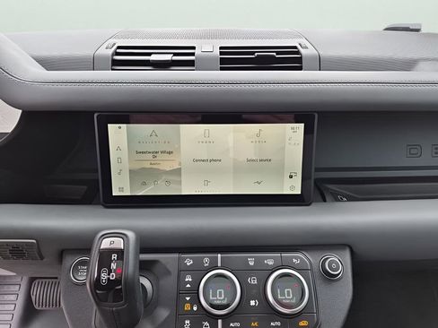 Used 2024 Land Rover Defender 110 X-Dynamic SE image 37