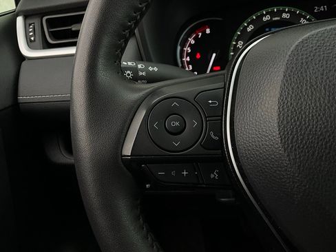 Used 2025 Toyota RAV4 XLE image 34