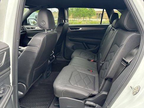 Used 2024 Volkswagen Atlas Cross Sport SE AWD/4WD image 11