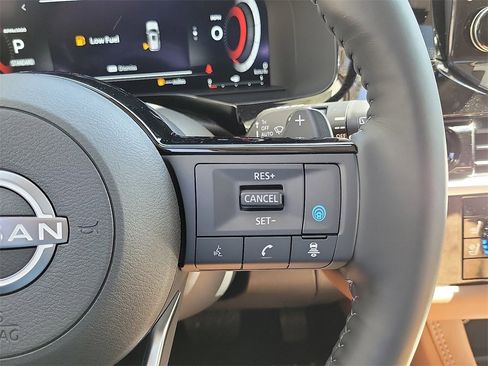 New 2025 Nissan Pathfinder Platinum image 7