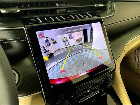 Used 2024 Jeep Grand Cherokee Limited image 21