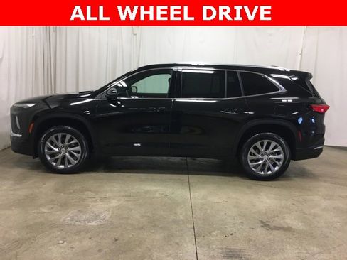 Used 2025 Buick Enclave Preferred image 7