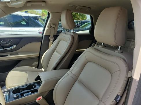 Certified 2022 Lincoln Corsair FWD image 10
