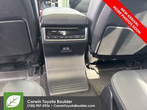 Used 2024 Lexus GX 550 w/ Accessory Package (2T) AWD/4WD image 12