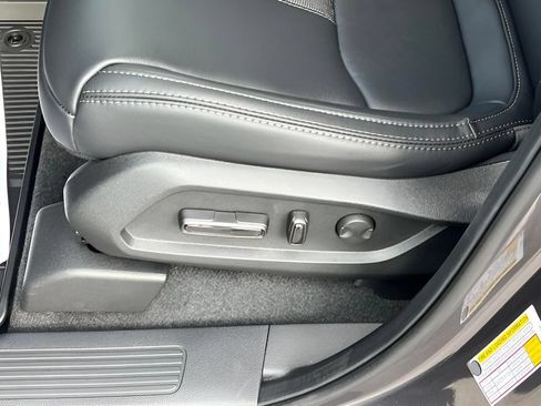 Used 2025 Honda Pilot EX-L image 15