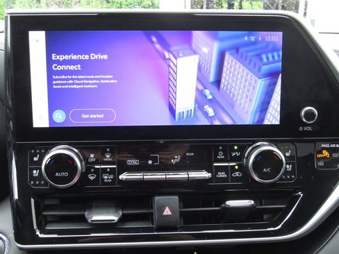 Used 2023 Toyota Highlander Platinum AWD/4WD image 34
