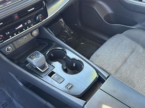 Used 2021 Nissan Rogue SV image 18