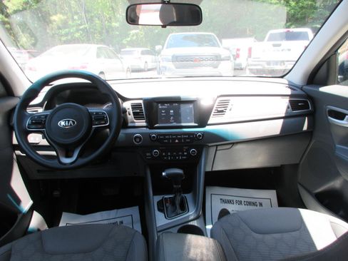 Used 2018 Kia Niro LX FWD image 26