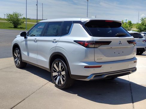 New 2026 Mitsubishi Outlander SE AWD/4WD image 18