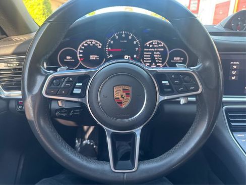 Used 2018 Porsche Panamera 4 image 18