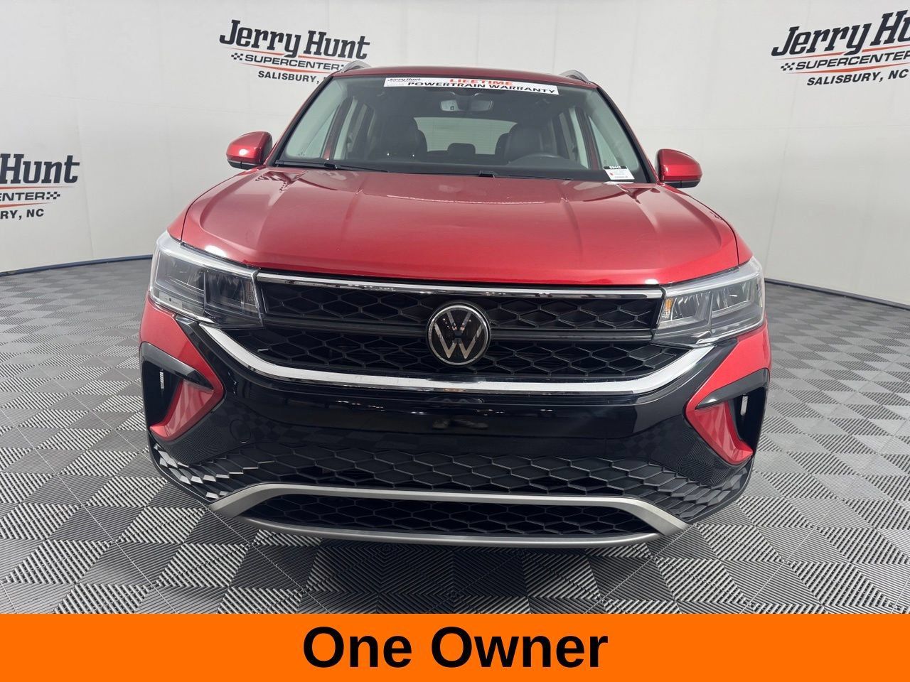 Used 2023 Volkswagen Taos SE w/ Panoramic Sunroof Package FWD image 4