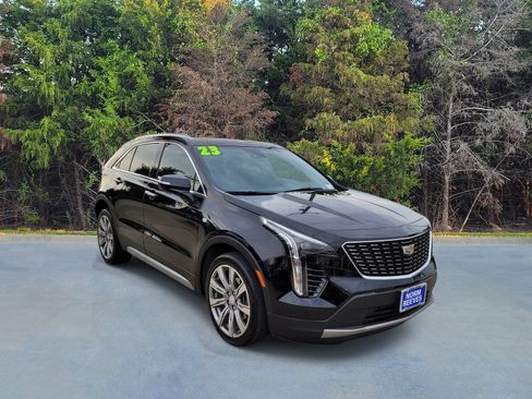 Used 2023 Cadillac XT4 Premium Luxury w/ Cold Weather Package FWD image 16