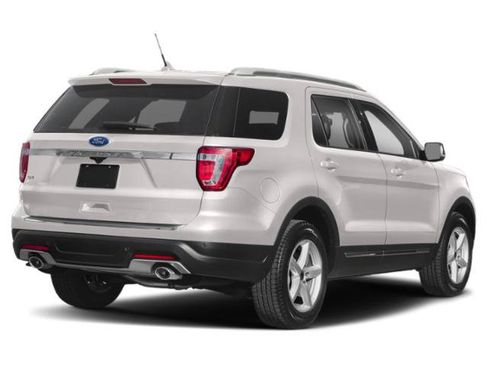 Used 2019 Ford Explorer XLT w/ Equipment Group 202A AWD/4WD image 2