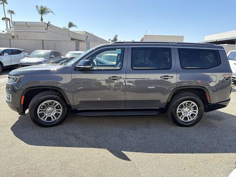Used 2023 Jeep Wagoneer 4WD image 8