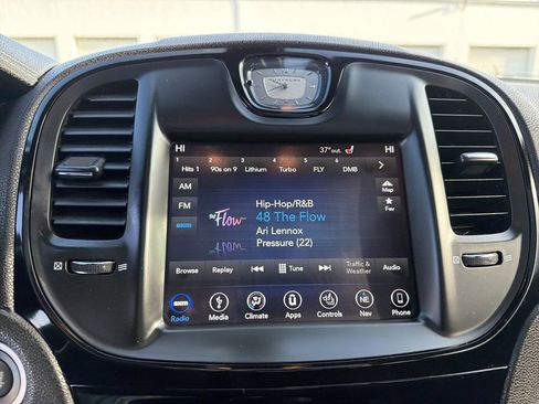 Used 2019 Chrysler 300 S w/ 300S Premium Group image 23