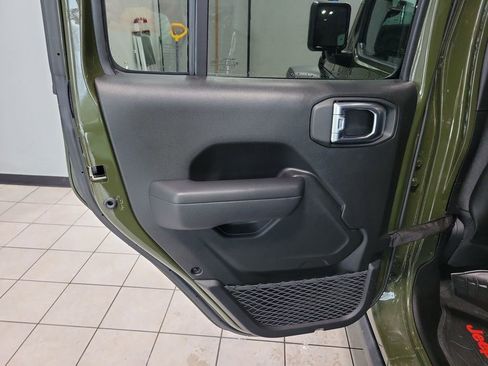 Used 2024 Jeep Gladiator Rubicon w/ Convenience Group image 21