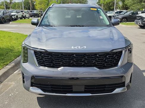 Certified 2025 Kia Sorento S FWD image 2