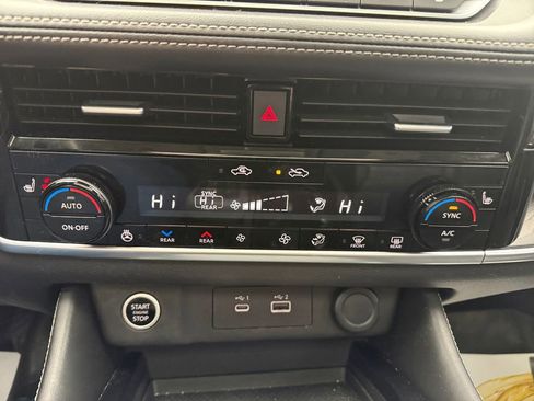 Used 2021 Nissan Rogue SL AWD/4WD image 33