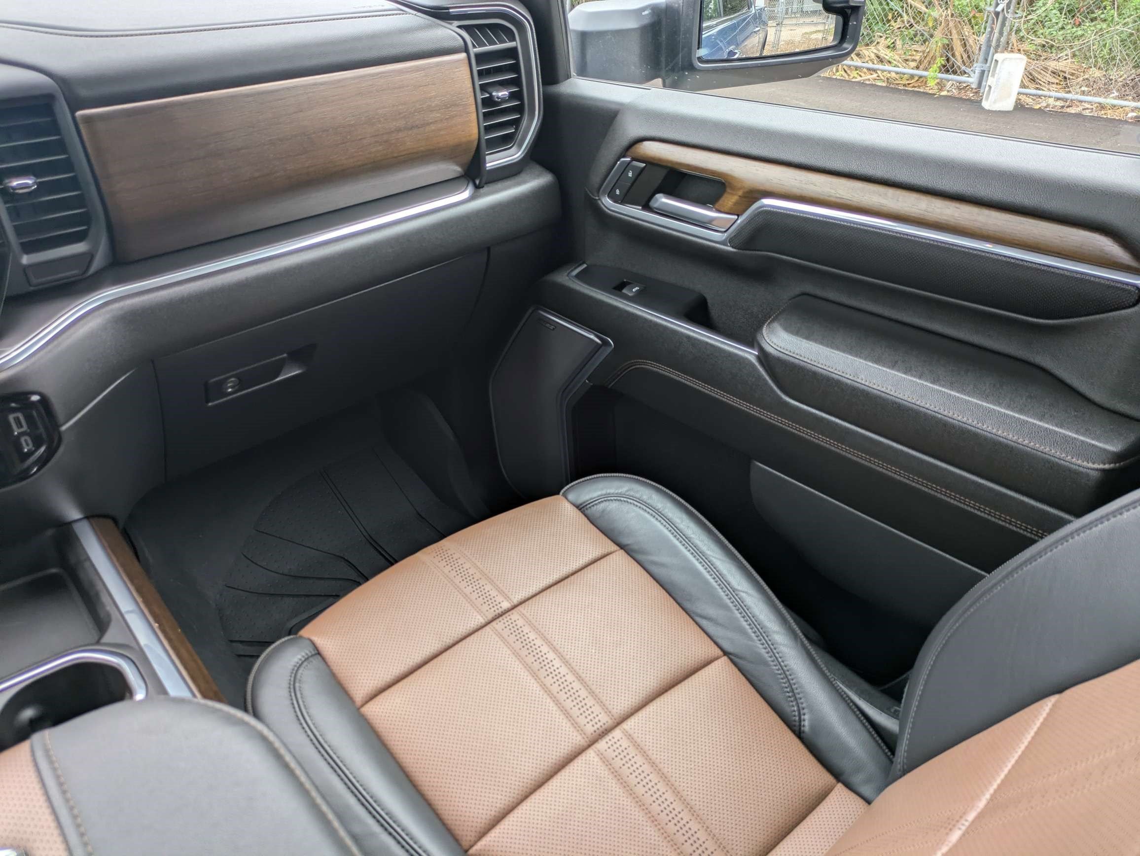 Used 2024 Chevrolet Silverado 2500 High Country w/ High Country Premium Package AWD/4WD image 16