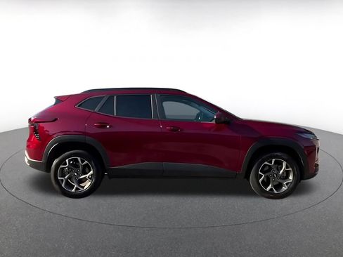 Used 2025 Chevrolet Trax LT w/ LT Convenience Package FWD image 16