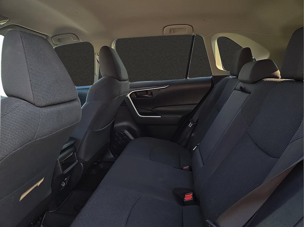Used 2021 Toyota RAV4 LE FWD image 9